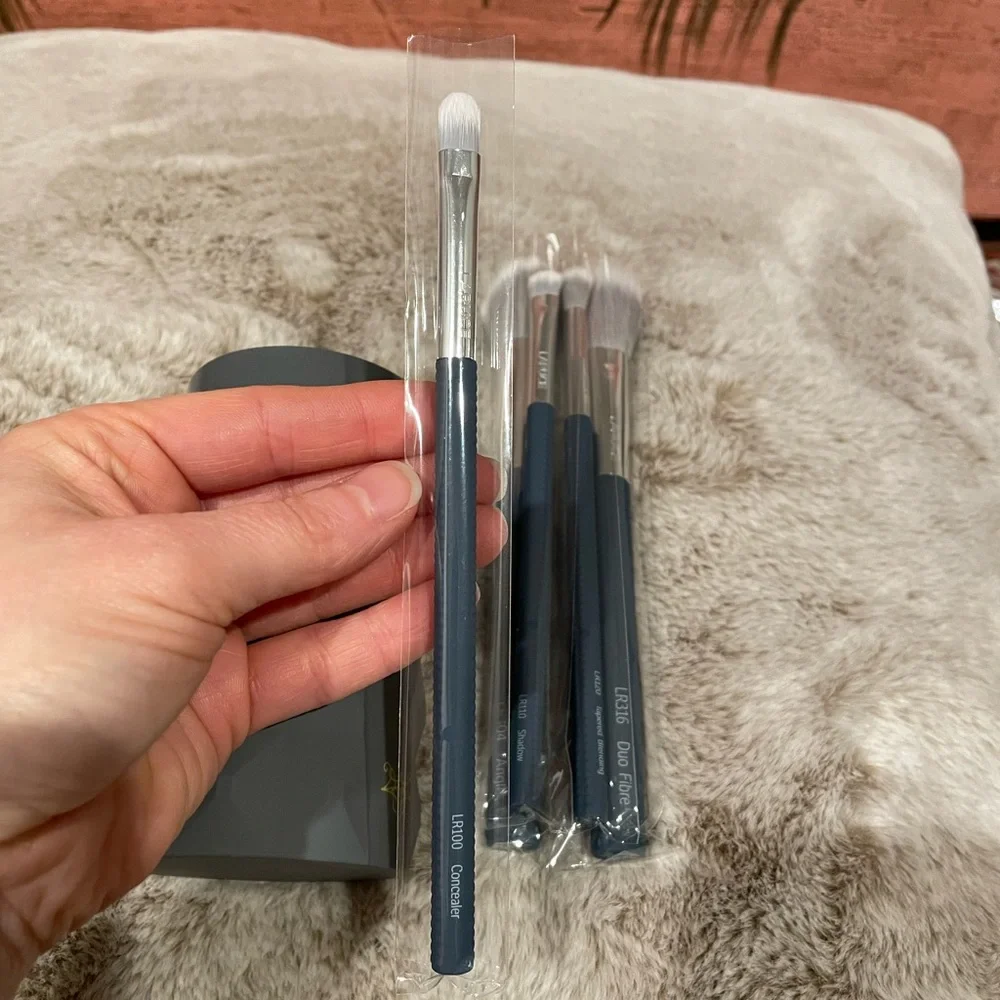 LARUCE CHRISTINE Makeup Brushes set with holder - Picture 8 of 8